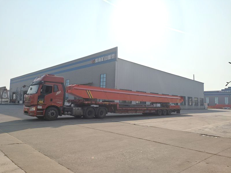 兩臺10噸跨度22.5米的電動單梁起重機(jī)，發(fā)往湖北黃岡